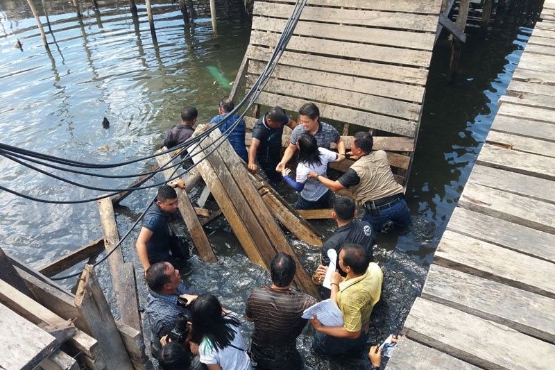 Lawmakers, mayor fall into murky water in Zamboanga
