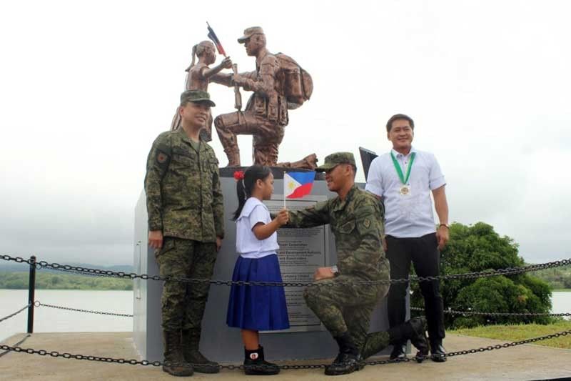 Statue honoring soldiers unveiled in Laguna