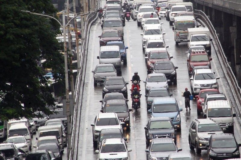 MMDA urges: Carpool amid infra projects