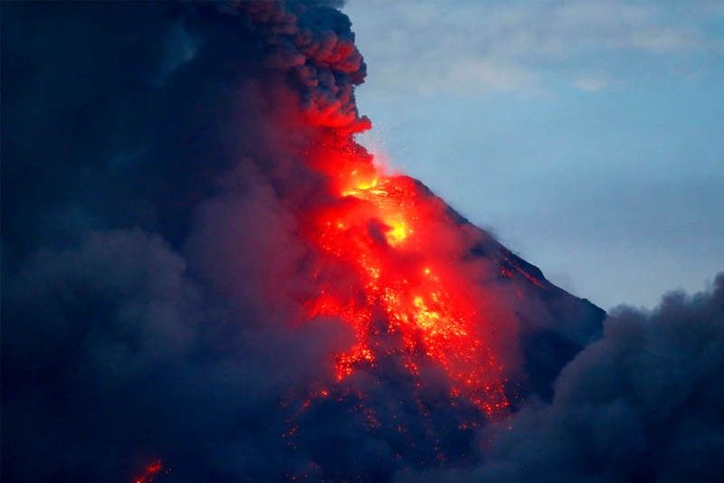 Lava flow seen to breach Mayon danger zone