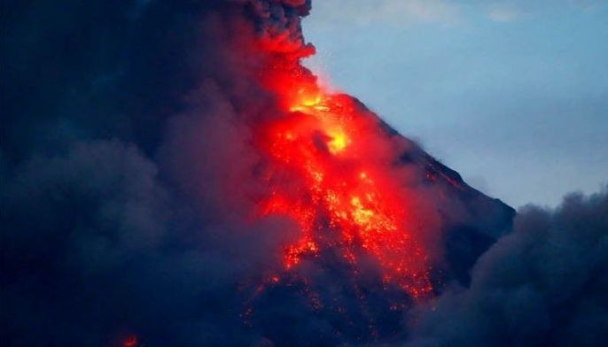 Lava flow seen to breach Mayon danger zone