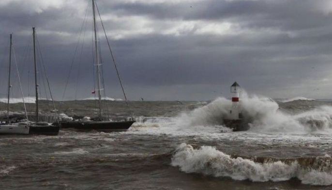 Boat sinks off Camarines Sur; one missing