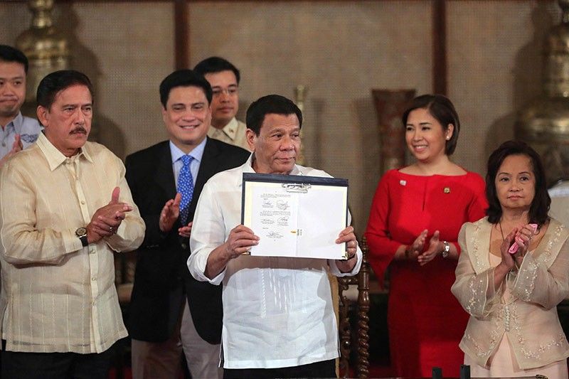 Duterte signs law on national ID system