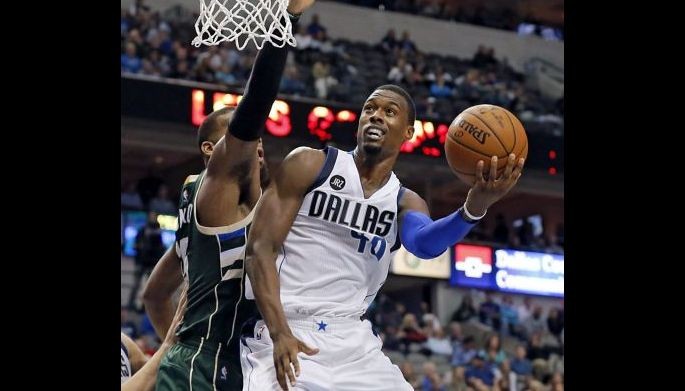 Barnes lifts Mavs with high 34 points