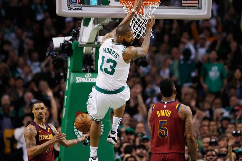 Celtics dinomina ang Cavs sa Game 1