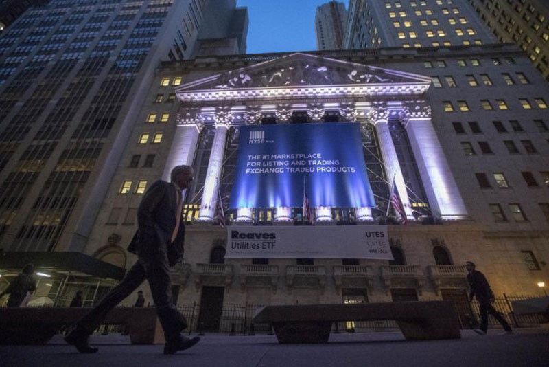 Energy, banks stocks lead US stocks sharply lower