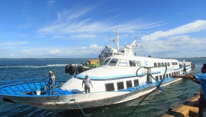 Fastcraft conks out, delays trip