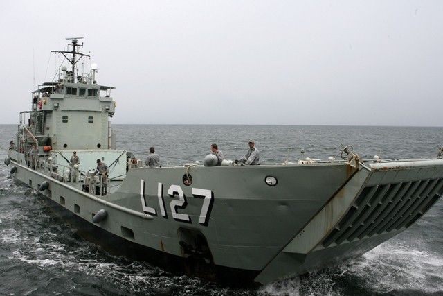 Aussie Navy ships in Cebu for training exercise