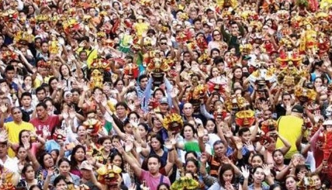 Sto. Ni&ntilde;o devotees endure long walk to show faith