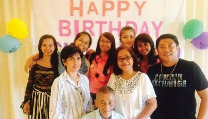 Students reunite 97-year-old street dweller with family