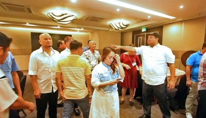Mabatid ug kaubanan mi-walk out, Ong nidaog pagka ABC President