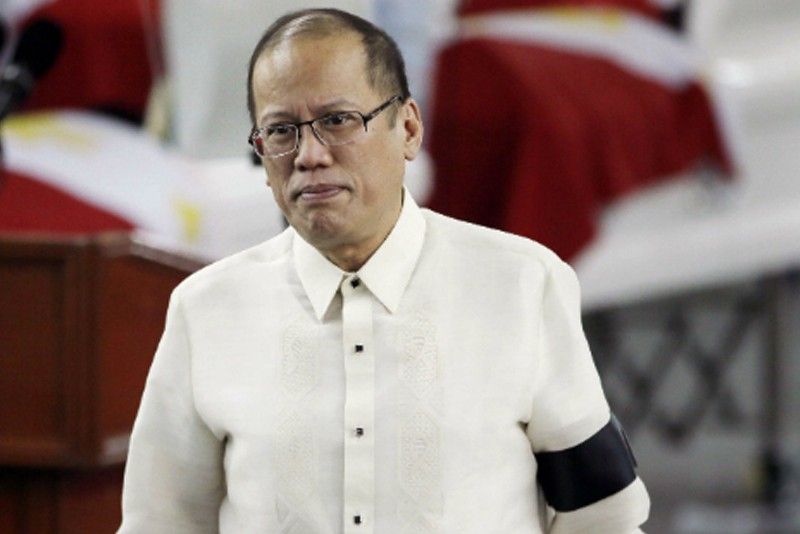 Noy, NapeÃ±as point to each other on Mamasapano