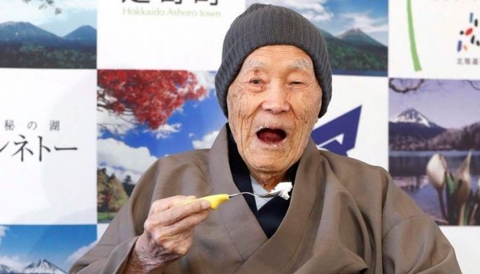 Oldest man likes soaking in Japan hot springs, eating sweets