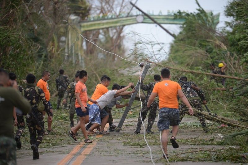 3 people reported dead as â��Ompongâ�� lashes the Philippines