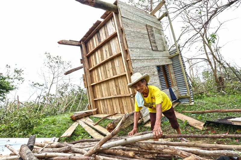 IN PHOTOS: Houses destroyed, flooded streets in â��Ompongâ�� aftermath