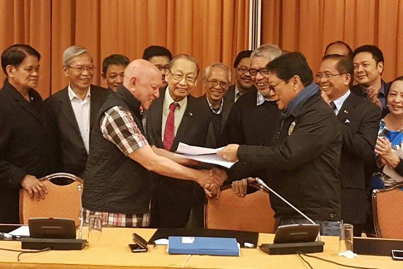 Government, Reds sign joint ceasefire agreement