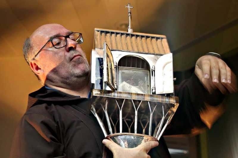 Public veneration of St. Padre Pioâ��s relic in UST only â��overnightâ��