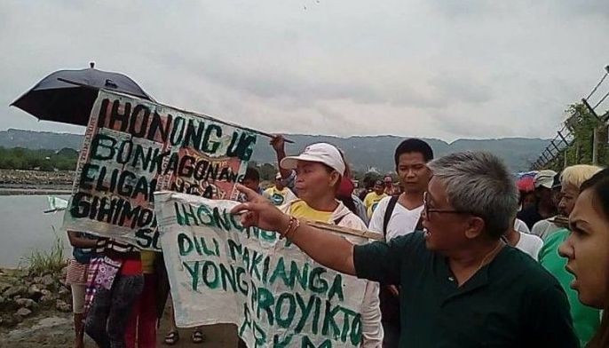 Protesters want change in design: Fishermen stage rally vs bridge construction
