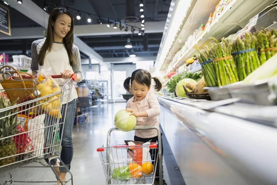 Grocery shopping hacks every mom should ace