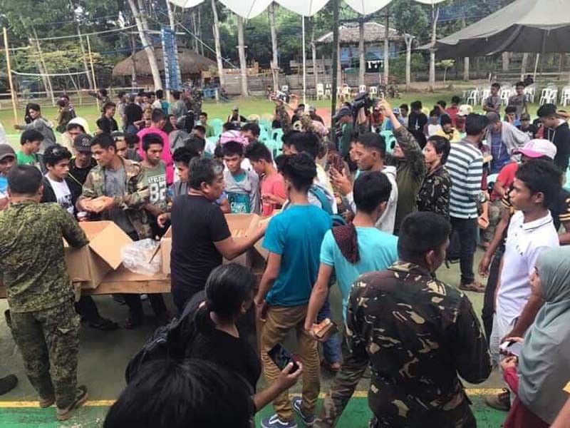Former Abu Sayyaf get Eid'l Fitr gifts from government