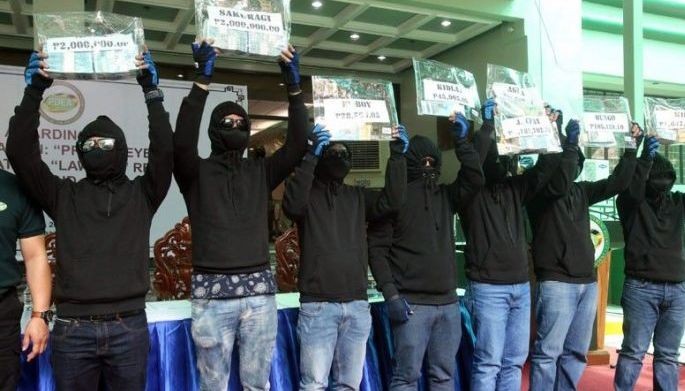 PDEA gives P7.3 million to 12 tipsters