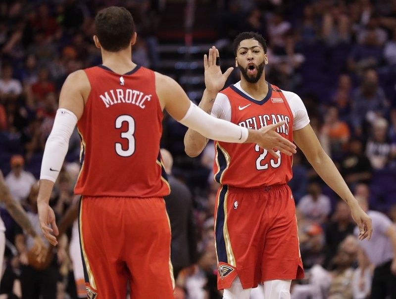 Mirotic, Davis lead Pelicans to blowout win over Suns