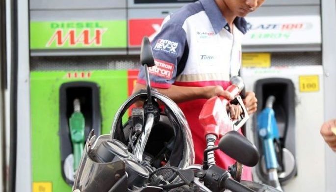 Pagsuspinde sa excise tax sa petrolyo ipipilit