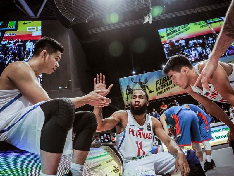 Philippines tries to catch quarters bus in FIBA 3x3 World Cup