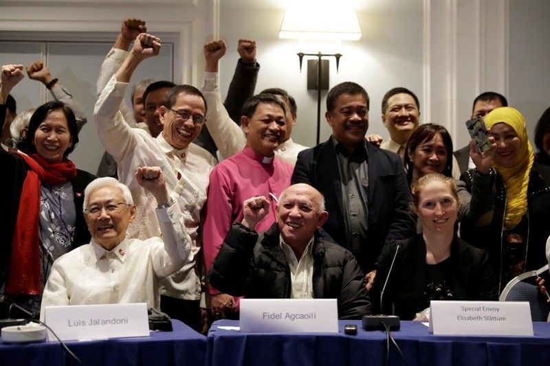 Communist negotiators seek meeting for return to peace talks, Duterte says