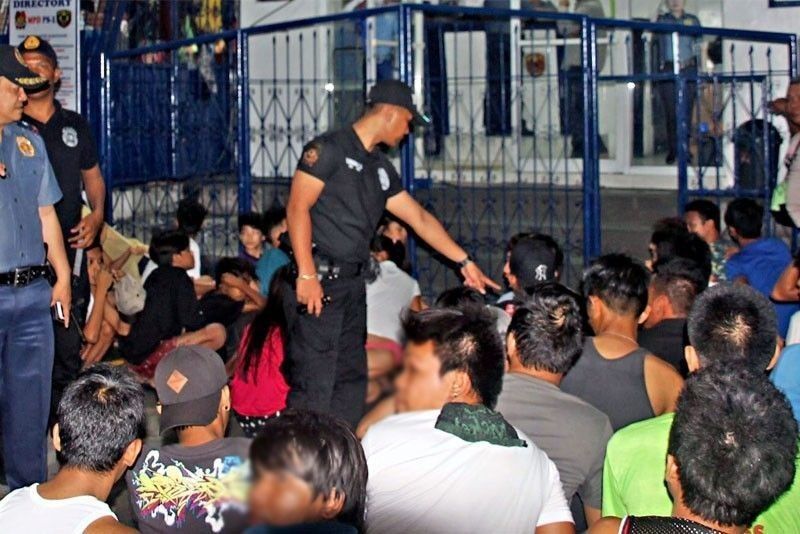 Arresting tambays is â��anti-poor,â�� says Robredo