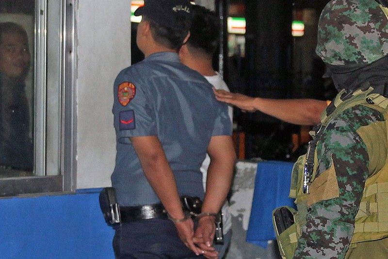 2 Manila  cops held  for extortion