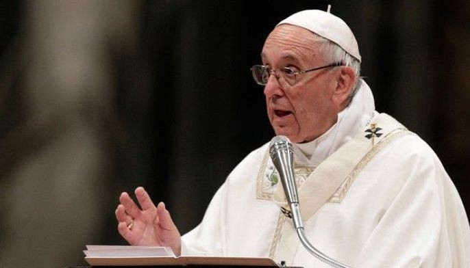 Pope denounces corruption, injustices that 'crucify' dignity