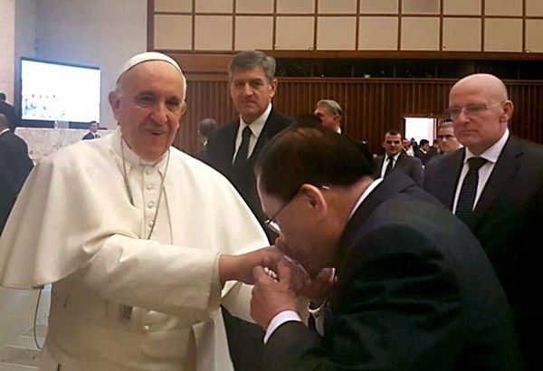 Santo Papa babasbasan si Duterte