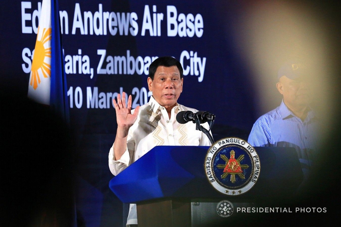 UN rights experts ipakain sa buwaya! - Duterte