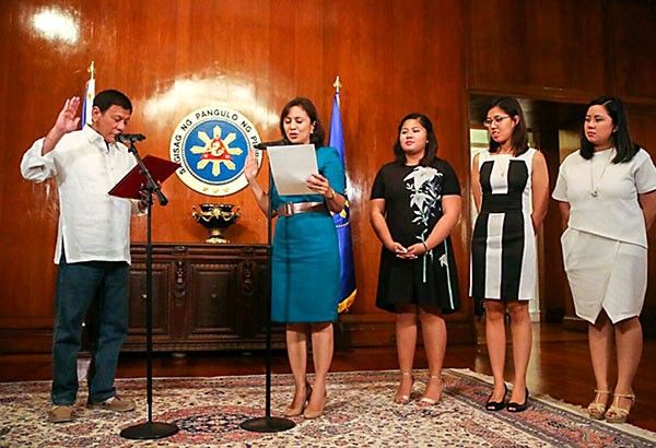 Palace to probe alleged emails of Leni backers plotting vs Duterte