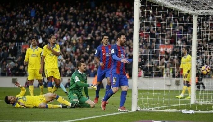 Messi and Suarez score as Barcelona routs Las Palmas 5-0
