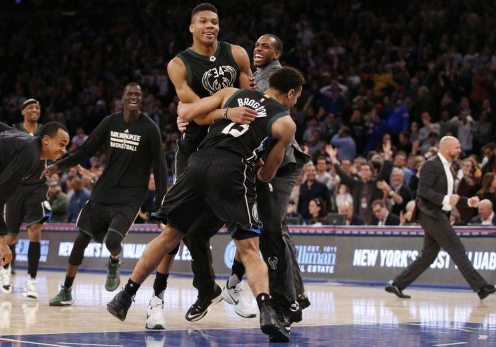 Antetokounmpo's jumper at buzzer gives Bucks win over Knicks