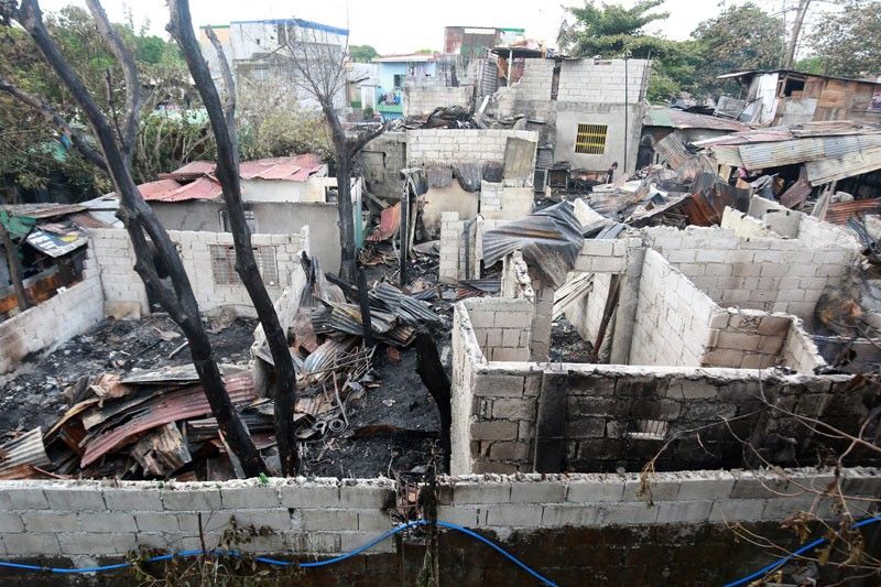 Fire breaks out  in Quezon City; 3 dead
