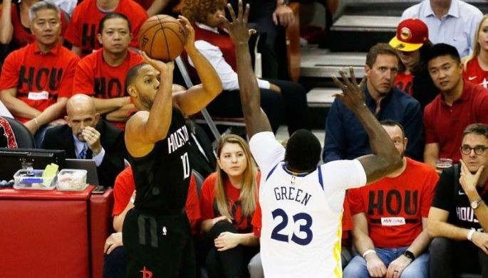 Rockets  binomba ang Warriors