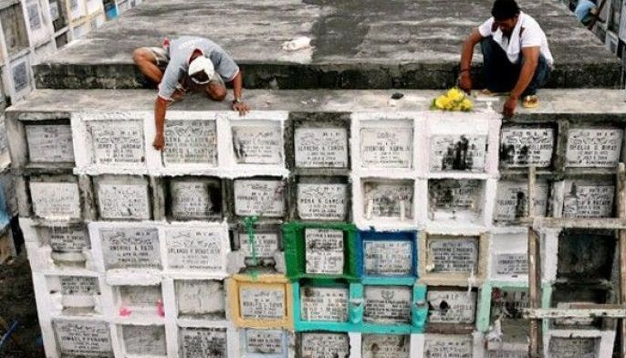 Nitso binakbak, mga damit kinulimbat: 5 patay ninakawan sa sementeryo
