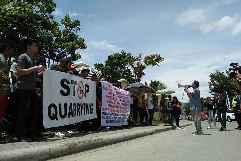 OsmeÃ±a stops quarry in Pulangbato