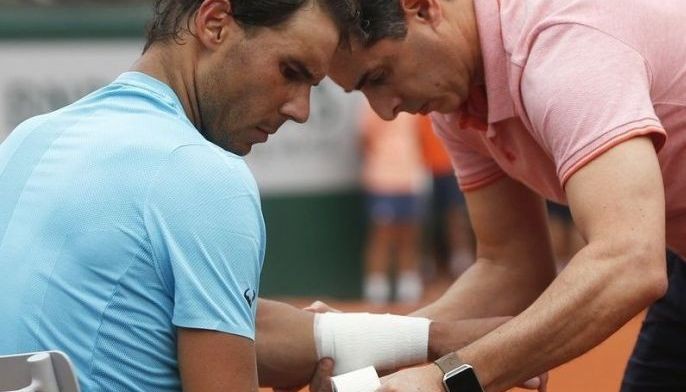 Nadal drops set, but rain suspends French Open quarterfinal