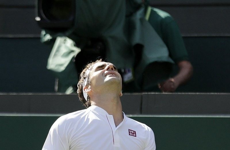 Federer stunned in Wimbledon q'final; Nadal, Djokovic, Isner win