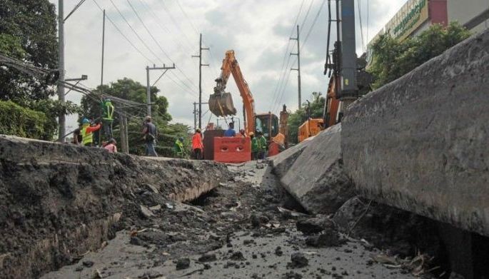 Duterte signs law abolishing Road Board