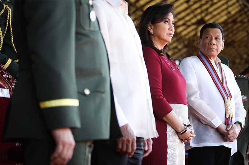 Support for Sereno brings political risks, opportunities for Robredo