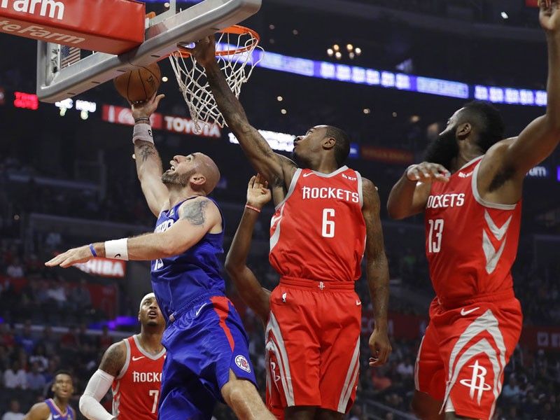 Led by bench, Clippers hang on to beat Rockets