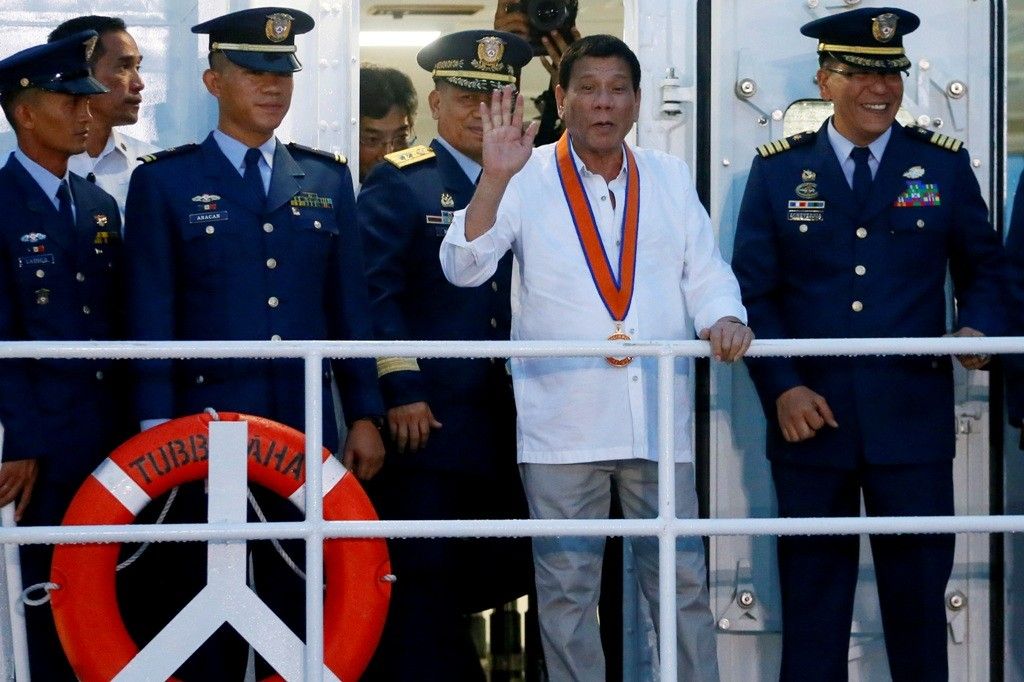 Analyst: Hard for US to lighten up over Duterte