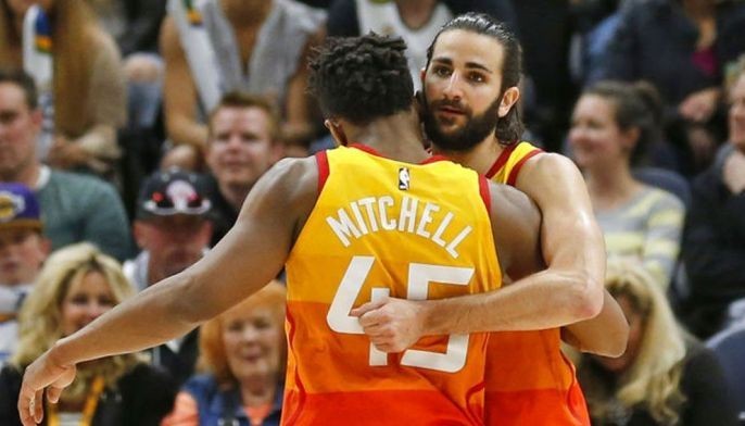 Rubio scores 31 as Jazz nip Lakers