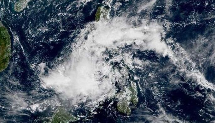 &lsquo;Samuel&rsquo; makes landfall in Iloilo, speeds up