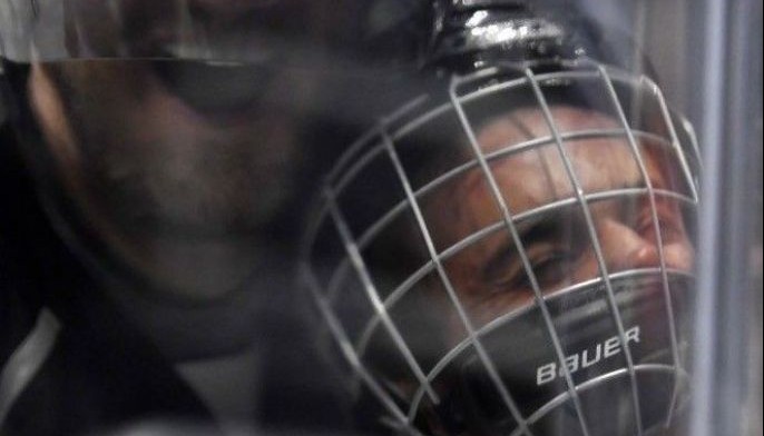 Justin Bieber gets hit, bounces back in celeb hockey game